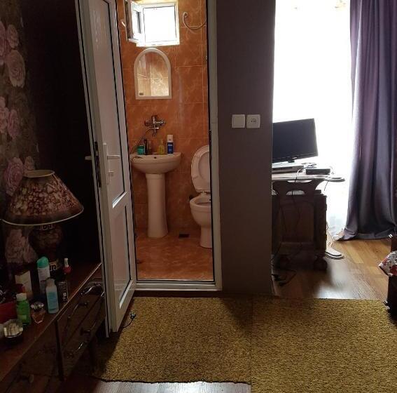 پانسیون Gios Guest House