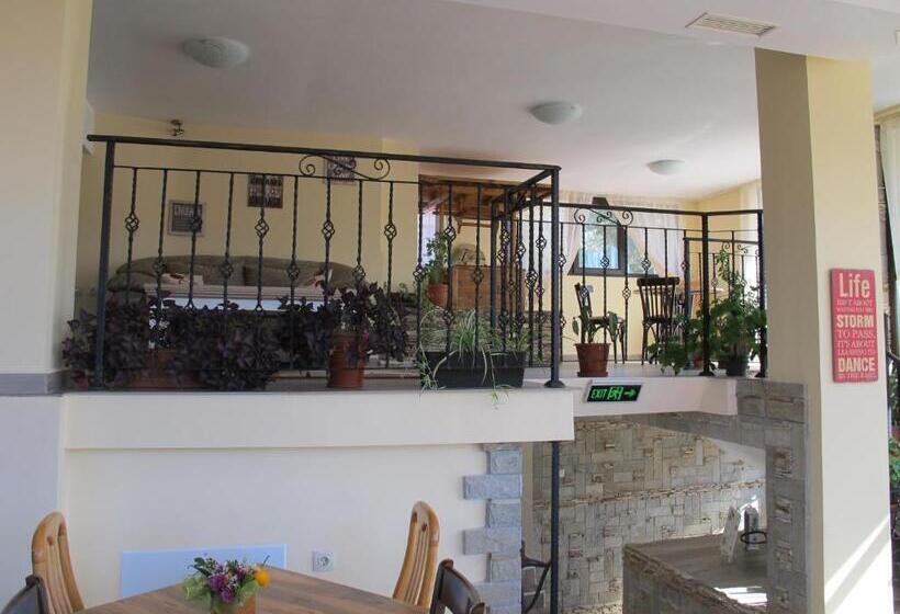 פנסיון Guest House & Bistro Lefterova