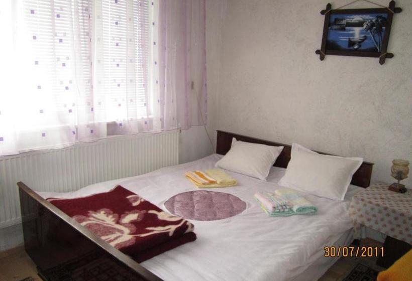 ペンション Kristal Guest House