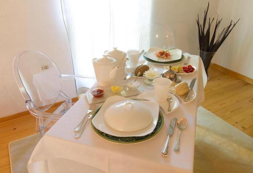 پانسیون Residence Apolonija Guest House