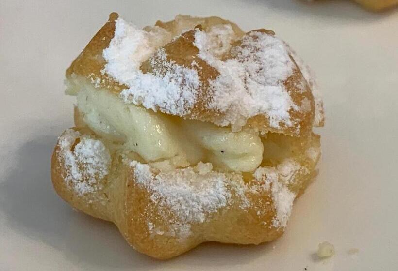 پانسیون Residence Apolonija Guest House