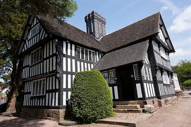 بنسيون The Old Hall Country House