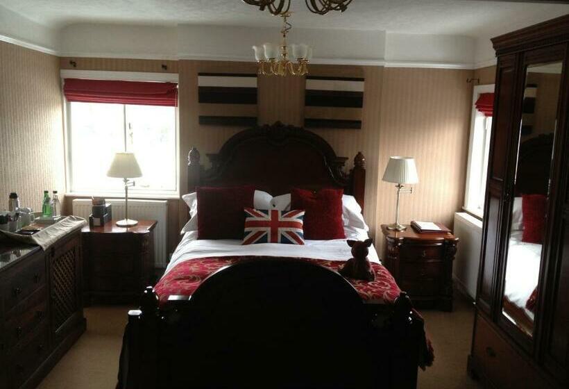 بنسيون The Old Hall Country House