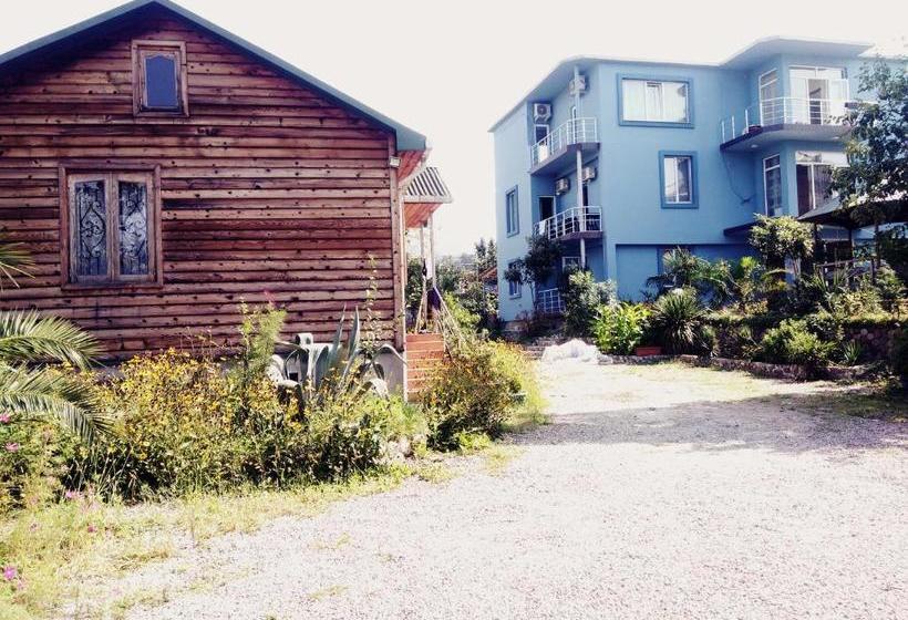 پانسیون Wooden Cottage