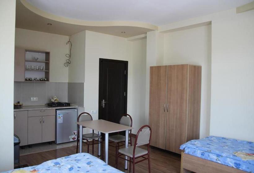 پانسیون Wooden Cottage