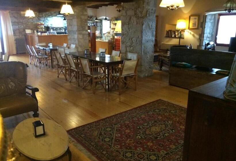 فندق صغير Santuari Mare De Déu Del Mont Restaurant Hostatgería