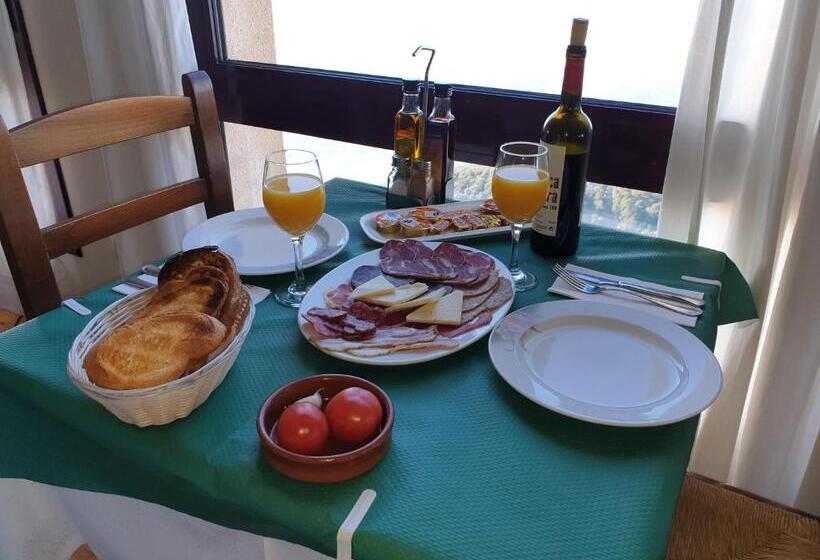 فندق صغير Santuari Mare De Déu Del Mont Restaurant Hostatgería