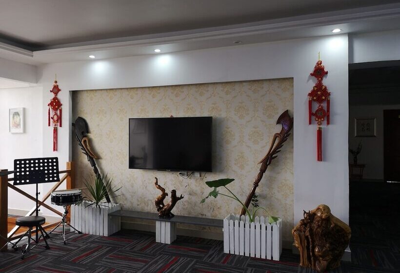 تختخواب و صبحانه City Apartment