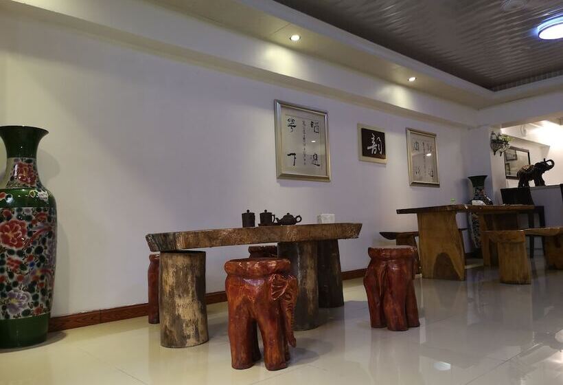 تختخواب و صبحانه City Apartment