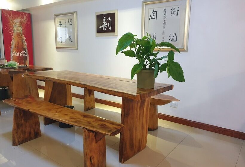 تختخواب و صبحانه City Apartment