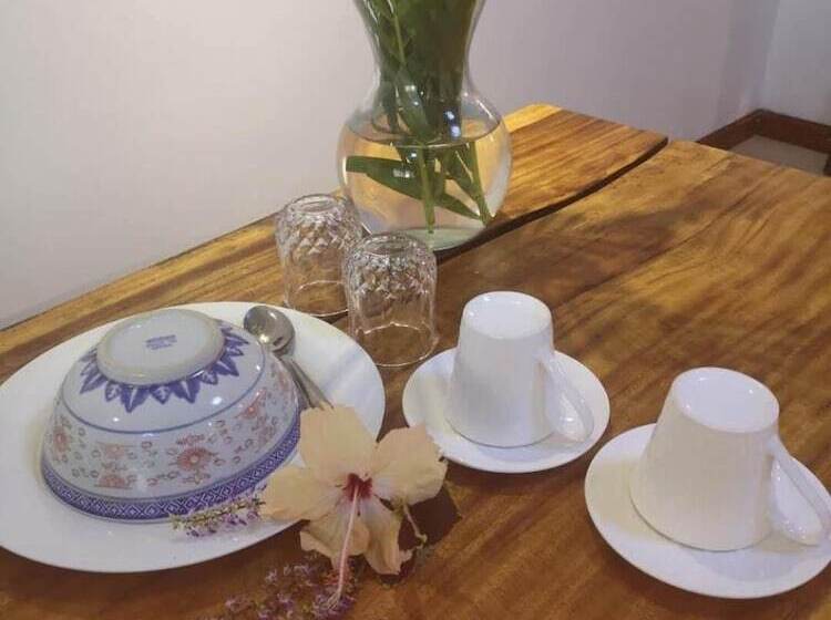 تختخواب و صبحانه City Apartment