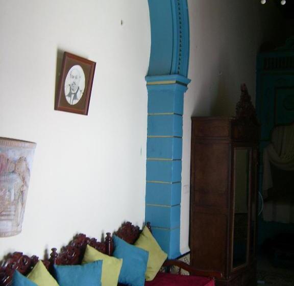 تختخواب و صبحانه Dar Baaziz