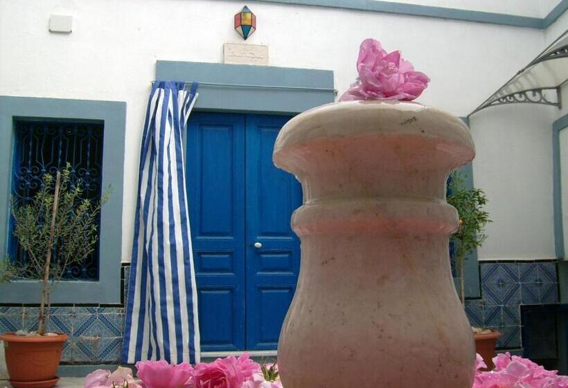 تختخواب و صبحانه Dar Baaziz