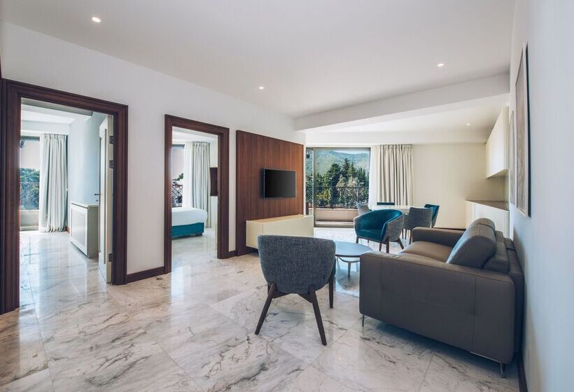 ホテル Iberostar Waves Slavija