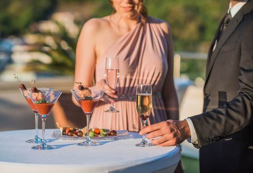 ホテル Iberostar Waves Slavija