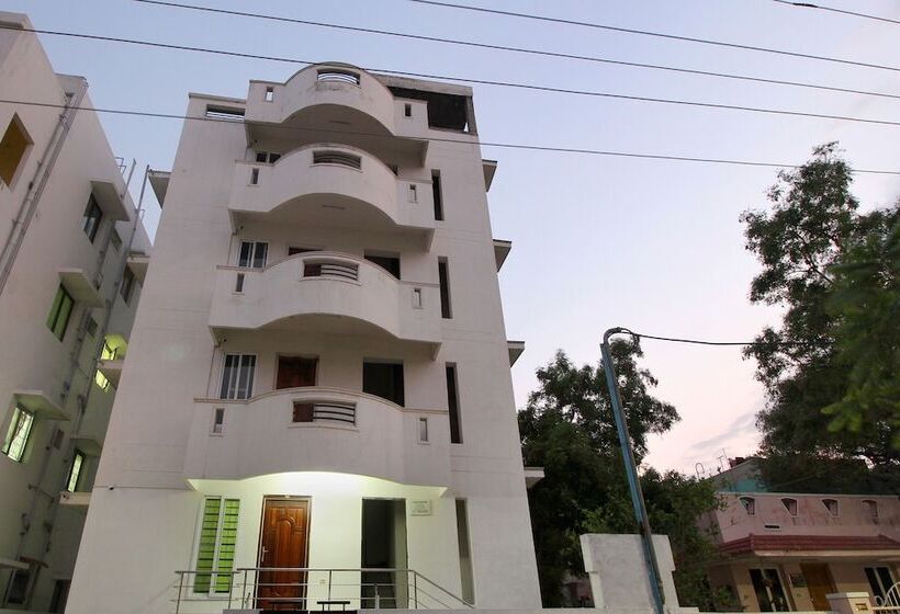 هتل Oyo 28223 Sri Sharu Enclave