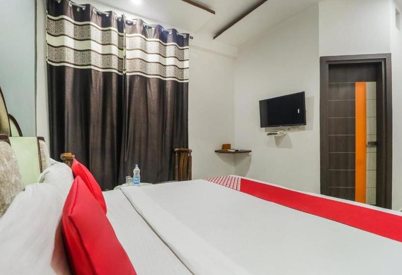 Oyo 28176 Hotel President