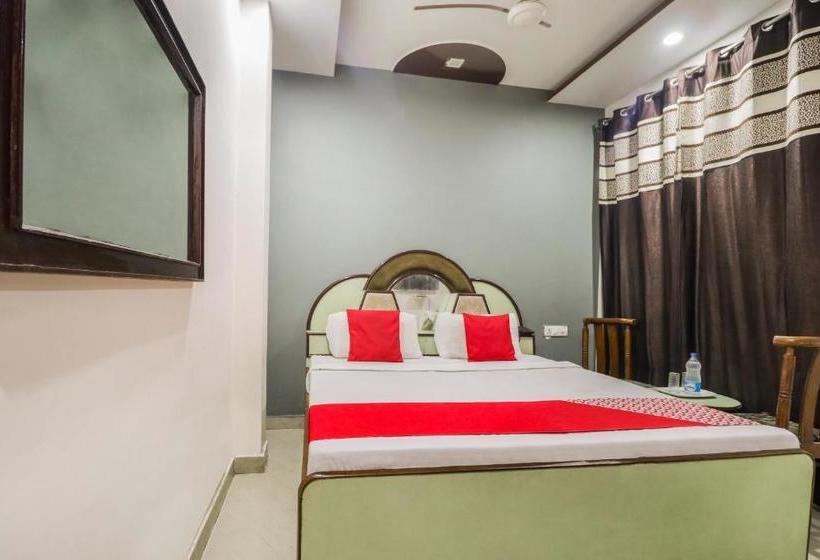 Oyo 28176 Hotel President