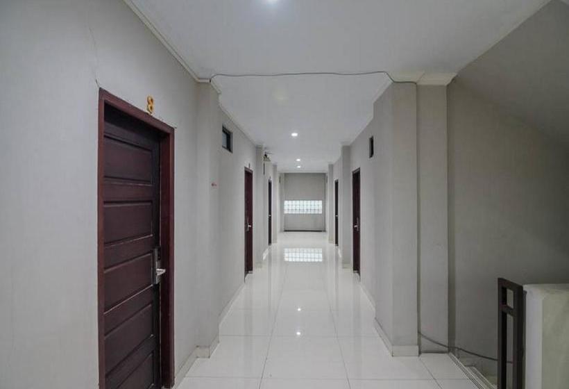 펜션 Reddoorz Plus Near Lippo Cikarang Mall 2