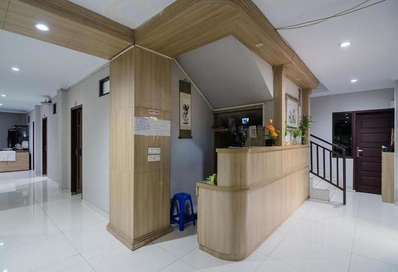 펜션 Reddoorz Plus Near Lippo Cikarang Mall 2