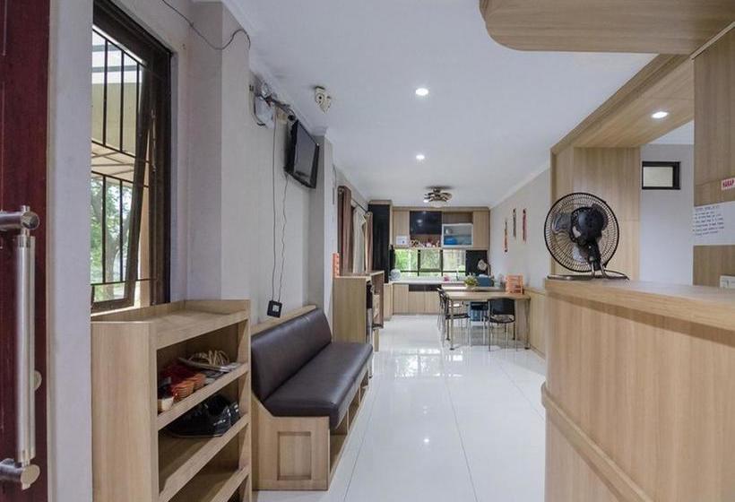 Пансион Reddoorz Plus Near Lippo Cikarang Mall 2