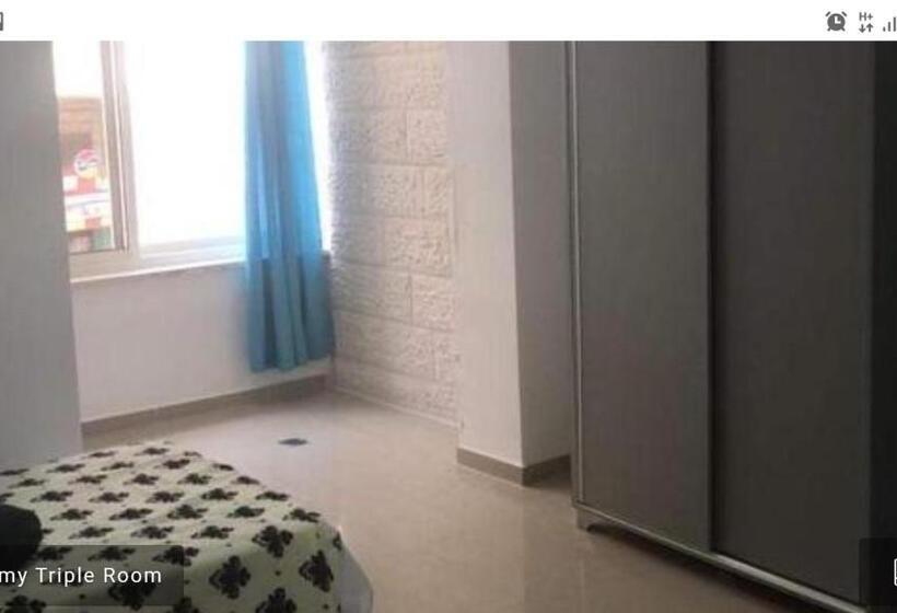 تختخواب و صبحانه Chez William