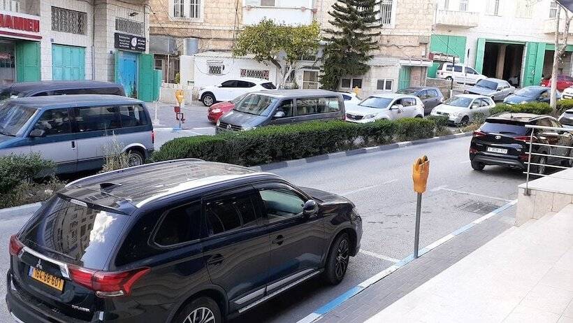 تختخواب و صبحانه Chez William