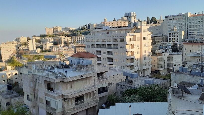 تختخواب و صبحانه Chez William