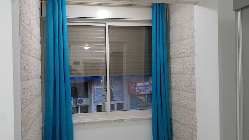 تختخواب و صبحانه Chez William