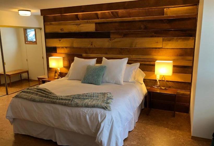 Cascade Court Bed And Breakfast