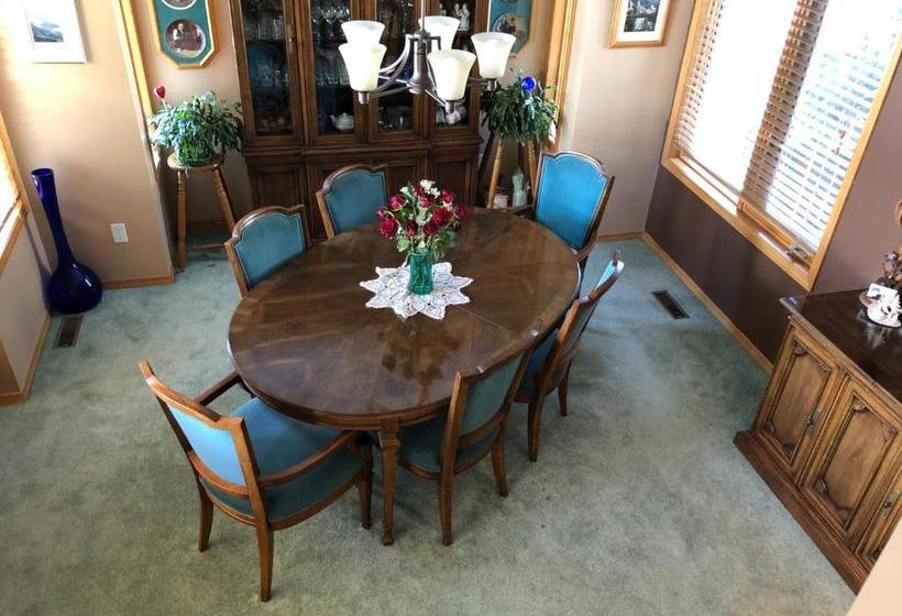 Cascade Court Bed And Breakfast