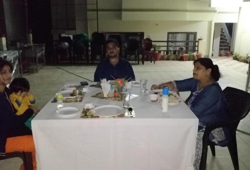 בית מלון כפרי Green Roof