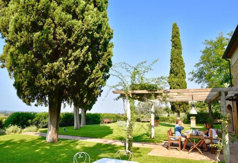 ホテル Podere Le Mezzelune