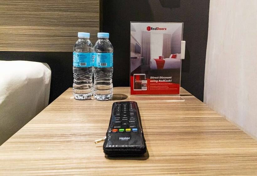 酒店 Reddoorz Plus @ Jones Avenue Cebu
