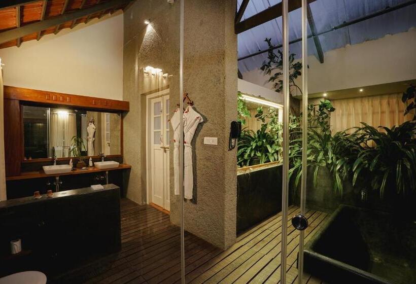 هتل Spicetree Rajakumari