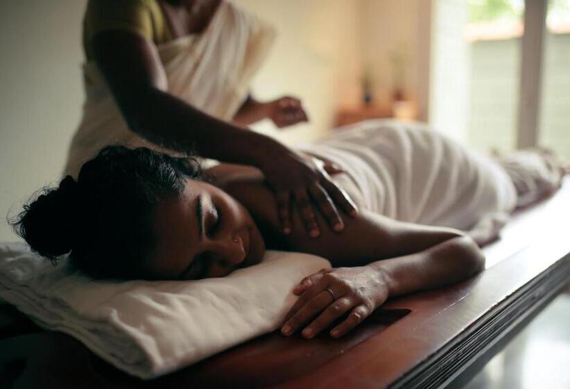 هتل Spicetree Rajakumari