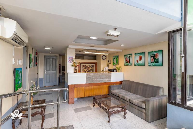 ホテル Zen Rooms Korner  Qc