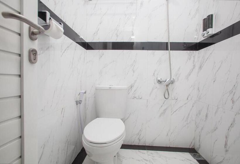 膳宿费 Reddoorz Plus Near Politeknik Negeri Malang