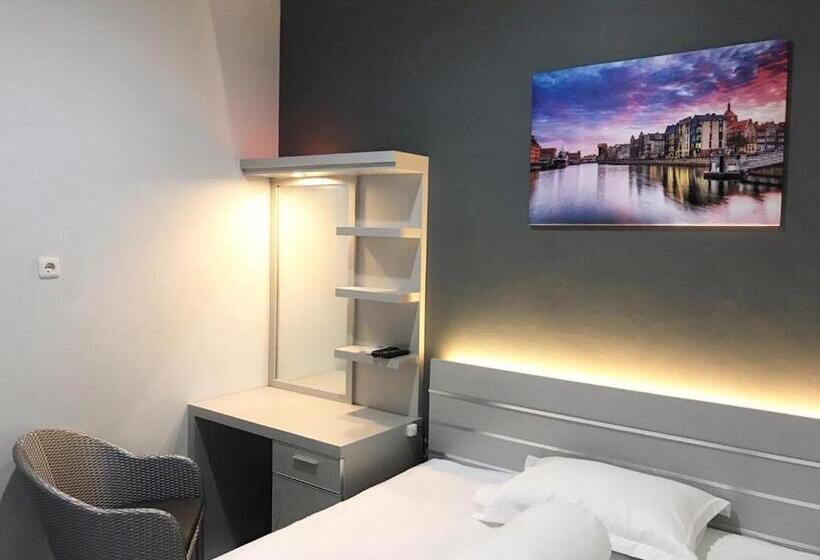 膳宿费 Reddoorz Plus Near Politeknik Negeri Malang