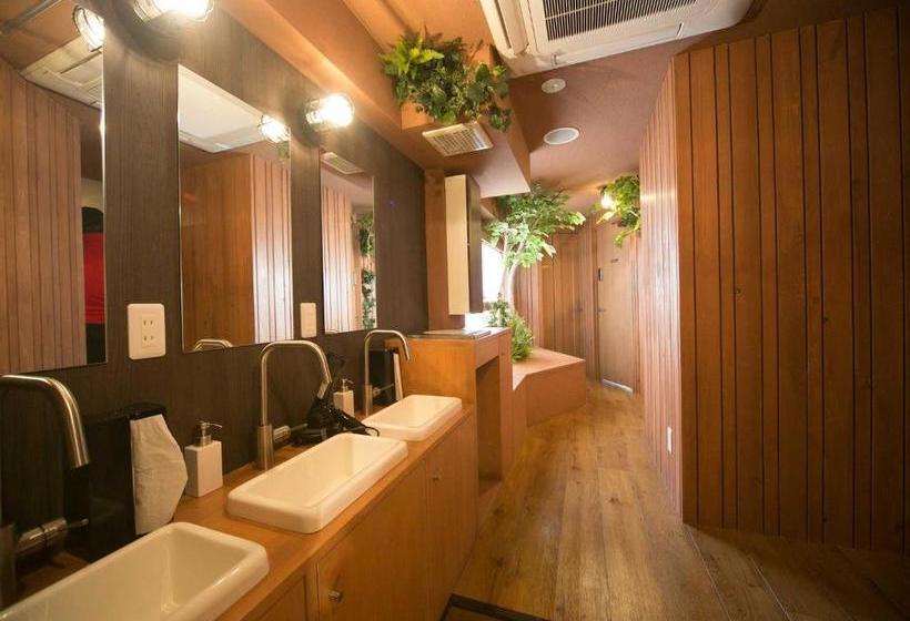 The Wardrobe Hostel Tree Otemachi