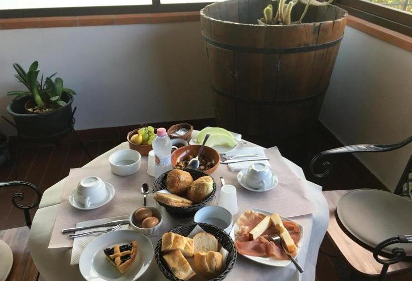 تختخواب و صبحانه Villa Mariel   Adults Only Giannella Playa