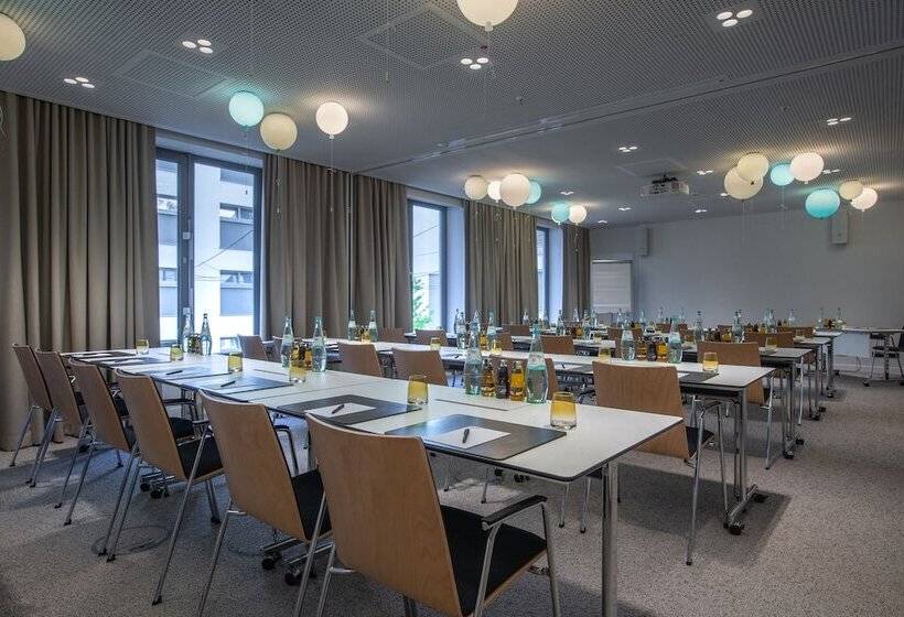 בית מלון כפרי Hilton Garden Inn Mannheim