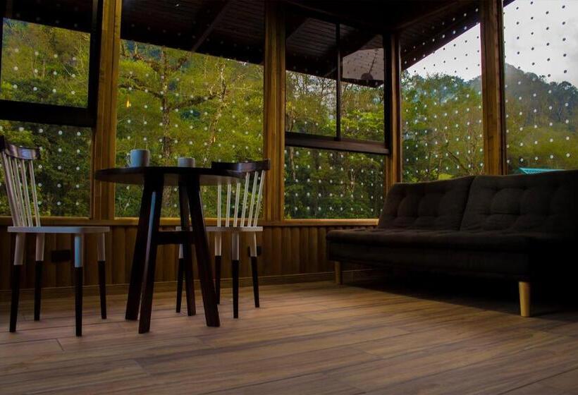 فندق Lauraceas Lodge