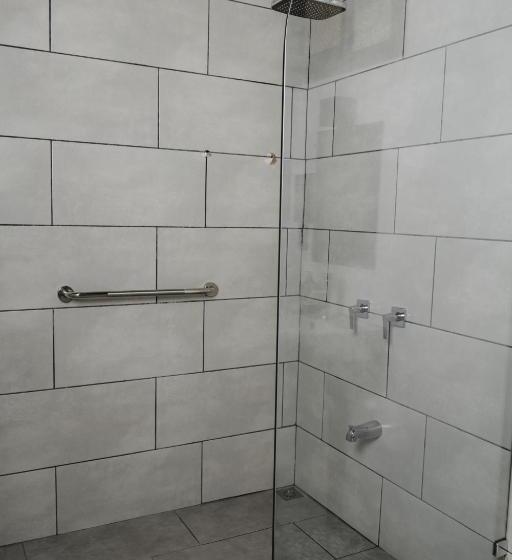 Отель Lauraceas Lodge