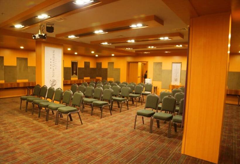 Отель New Garden