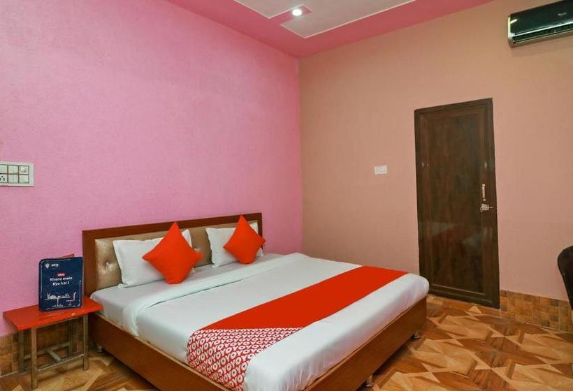 ホテル Collection O Raj Mahal