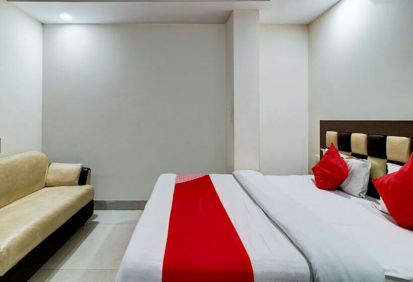 בית מלון כפרי Oyo 27696 Jai Ganesh Banquet Hall & Rooms