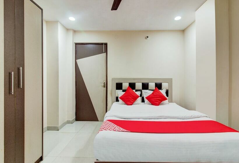 בית מלון כפרי Oyo 27696 Jai Ganesh Banquet Hall & Rooms