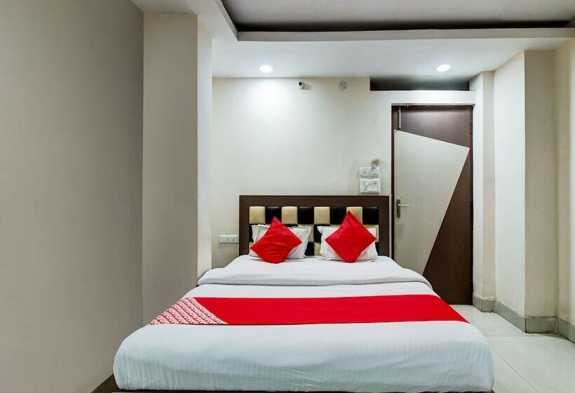 בית מלון כפרי Oyo 27696 Jai Ganesh Banquet Hall & Rooms