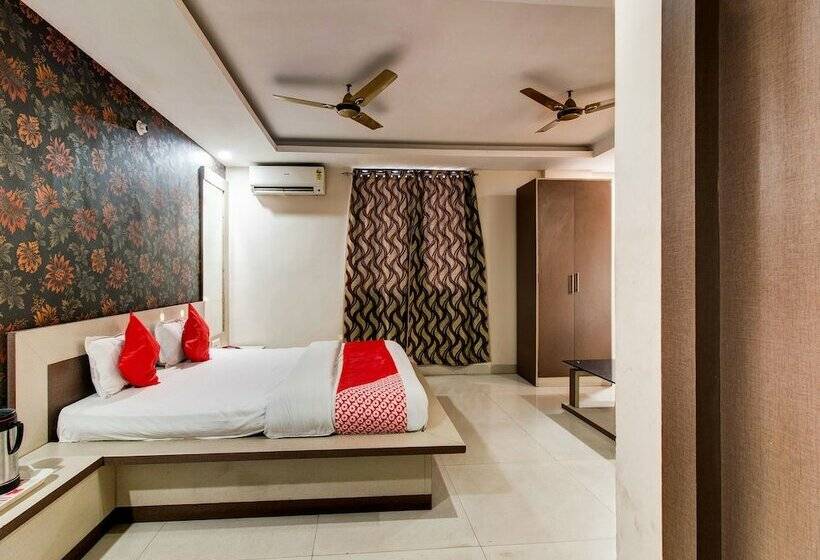 호텔 Oyo 27696 Jai Ganesh Banquet Hall & Rooms